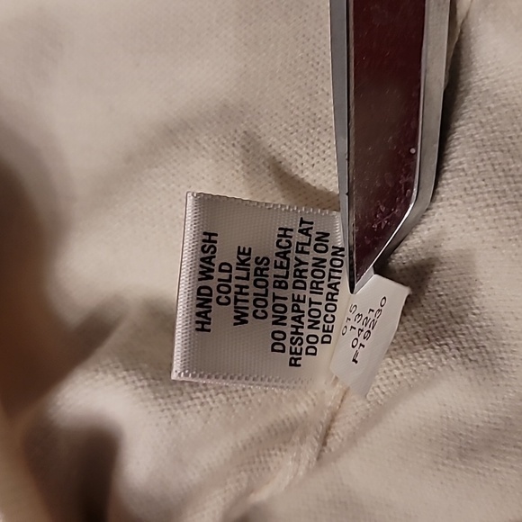 0486. EUC ~ Just a little Sparkle ✨️Sweater Vest wear it alone or under a jacket - Picture 8 of 8